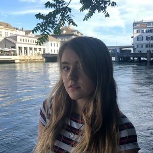 Meet your Posher, Claire